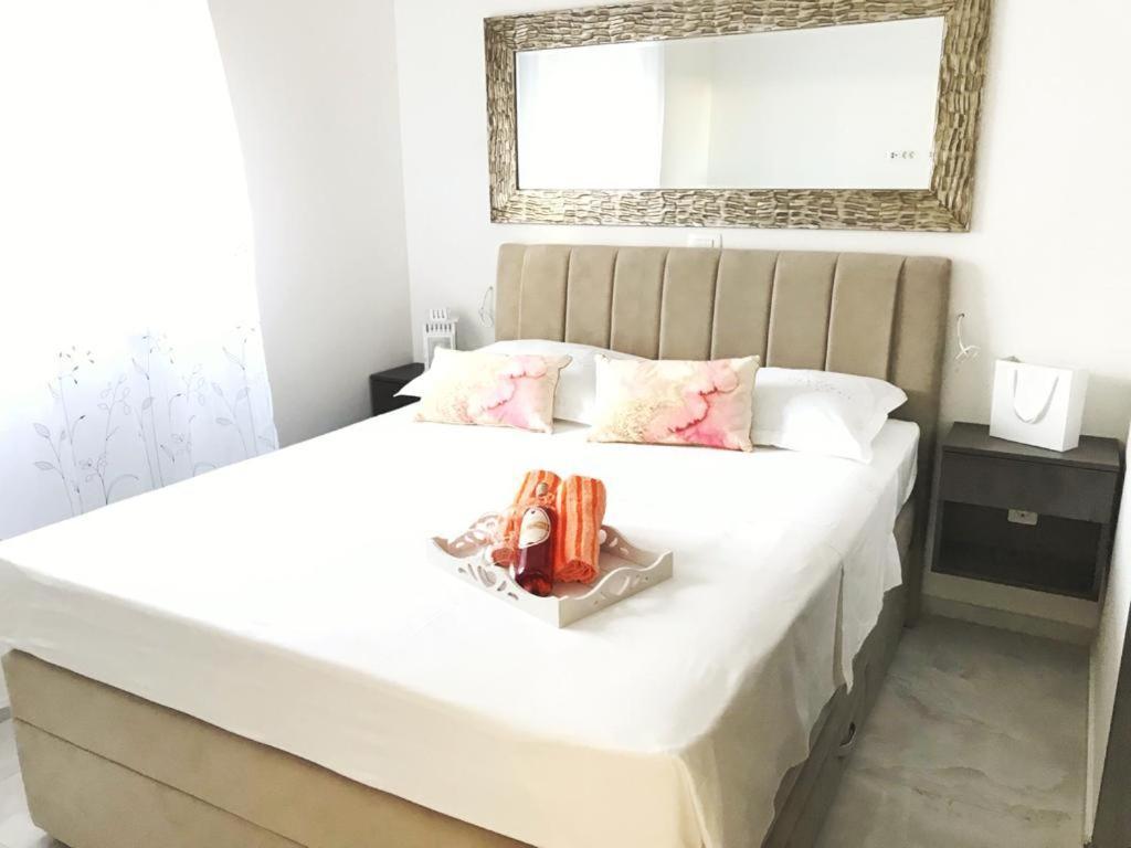 Hedonist-Luxury 2 Bedroom Apartment With Private Hot Tub, Garden And Free Parking Trogir Exterior foto