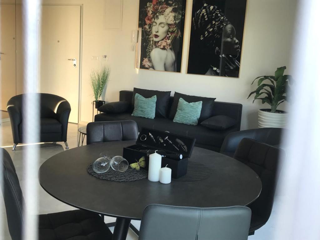 Hedonist-Luxury 2 Bedroom Apartment With Private Hot Tub, Garden And Free Parking Trogir Exterior foto