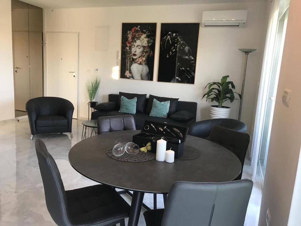 Hedonist-Luxury 2 Bedroom Apartment With Private Hot Tub, Garden And Free Parking Trogir Exterior foto