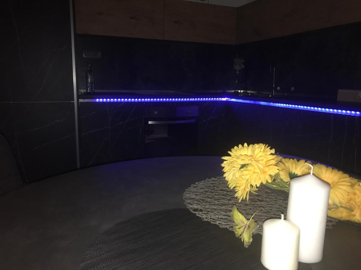 Hedonist-Luxury 2 Bedroom Apartment With Private Hot Tub, Garden And Free Parking Trogir Exterior foto